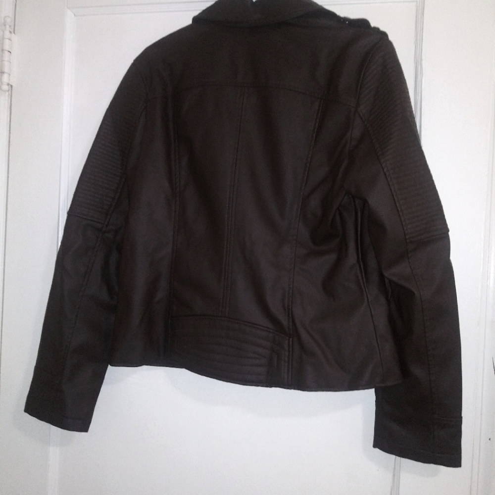 Pockets - Picture 2 of 2